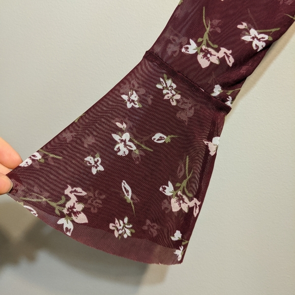 Mesh floral 70s style bell sleeve top - Picture 5 of 5